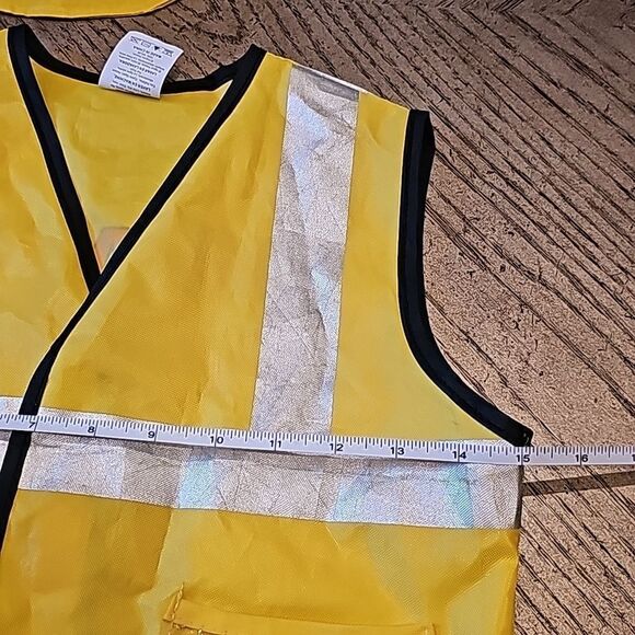 Kids construction worker vest and hat - Picture 6 of 9